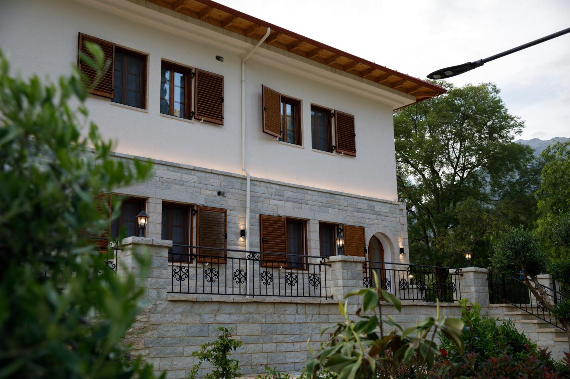 Bujtina Sophie Hotel Libohove Buitenkant foto